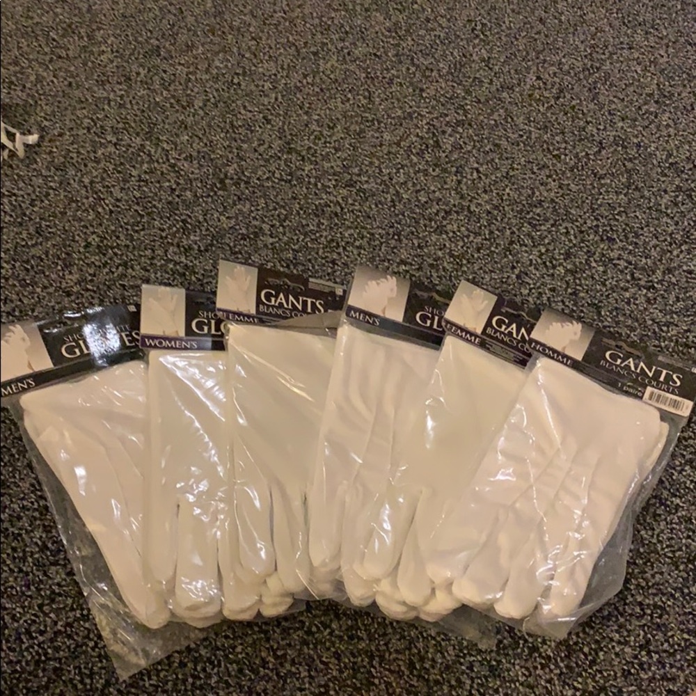 Short white gloves